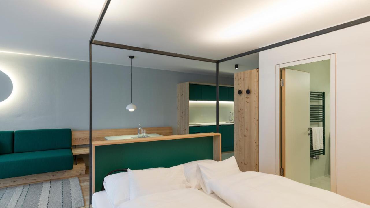 Paramount Alma Suites セスト エクステリア 写真